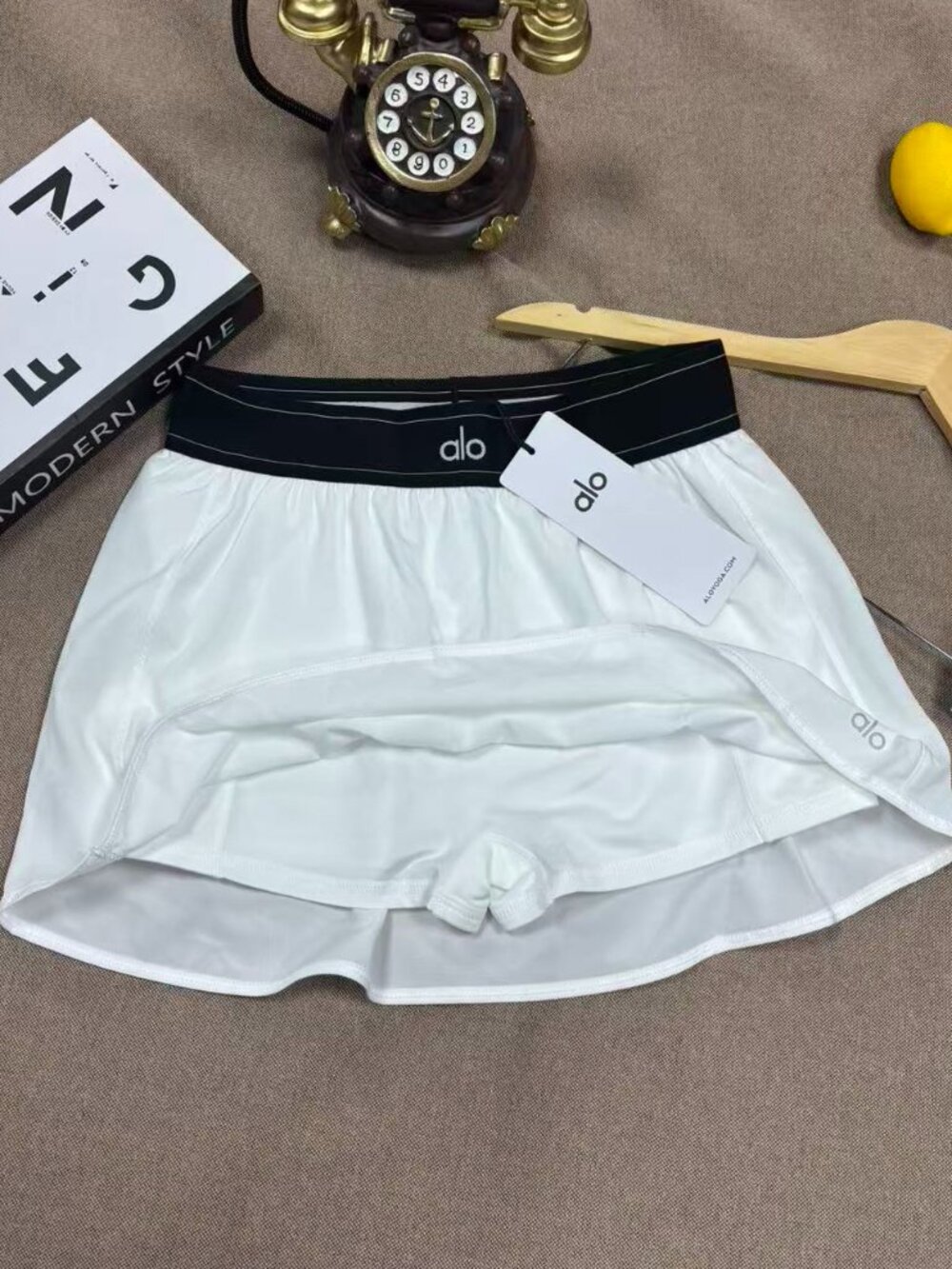 💖Alo Yoga Match Point White Mini Skirt A Versatile Style - Picture 6 of 6